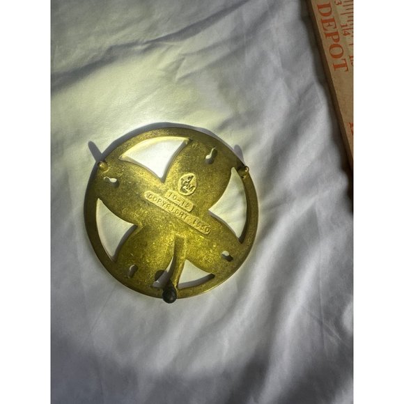 1950 Virginia Metalcrafters Vintage Brass Dogwood Inspired Gold Trivet - Picture 2 of 5
